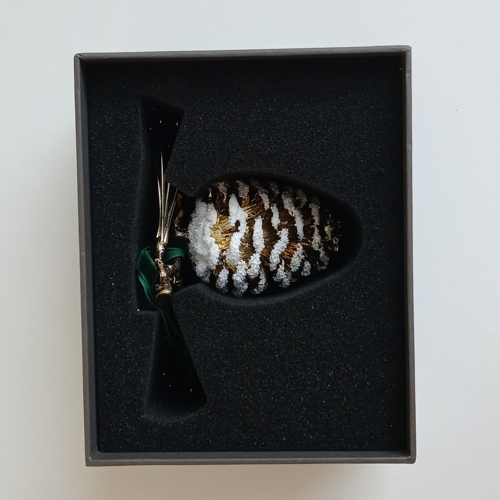 NIB Michael Aram Pine Cone Snowy Ornament With Green Velvet Ribbon - Picture 6 of 15